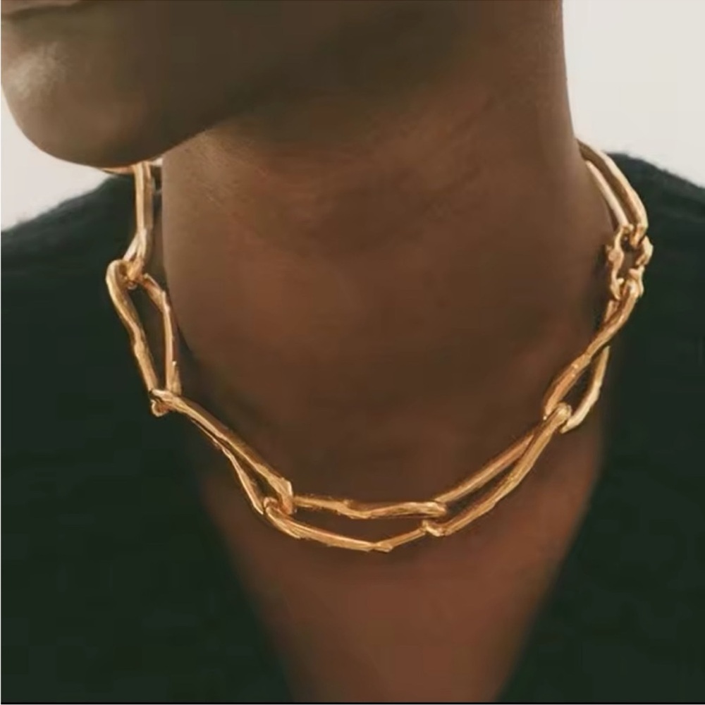 NEW 18k GOLD PLATED TWISTED CHUNKY CHAIN CHOKER/SHORT NECKLACE IRREGULAR SHAPE - Picture 2 of 3